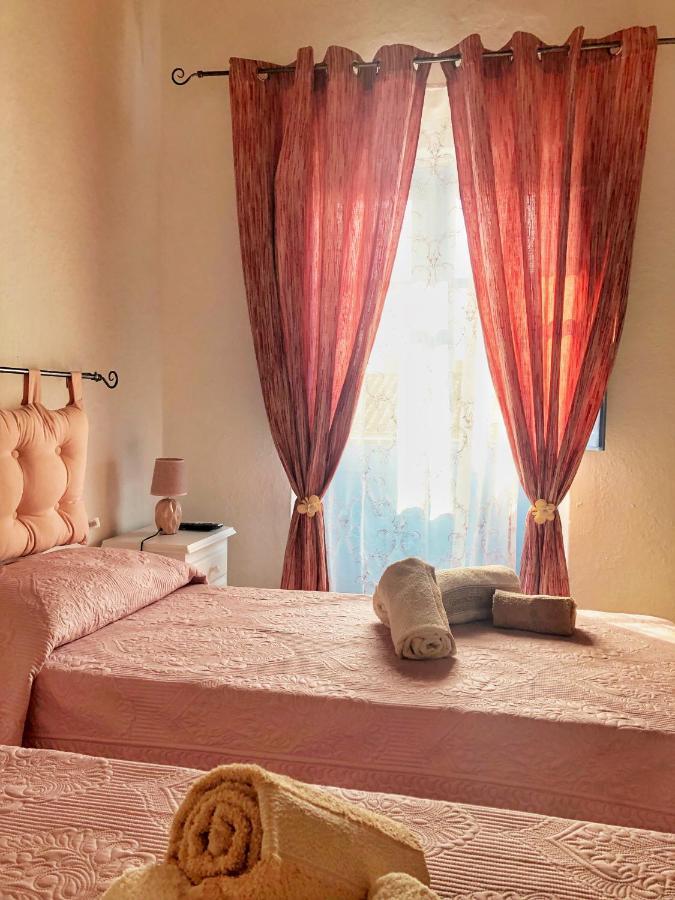 Bnb Le Janas Bed and Breakfast Càbras Esterno foto