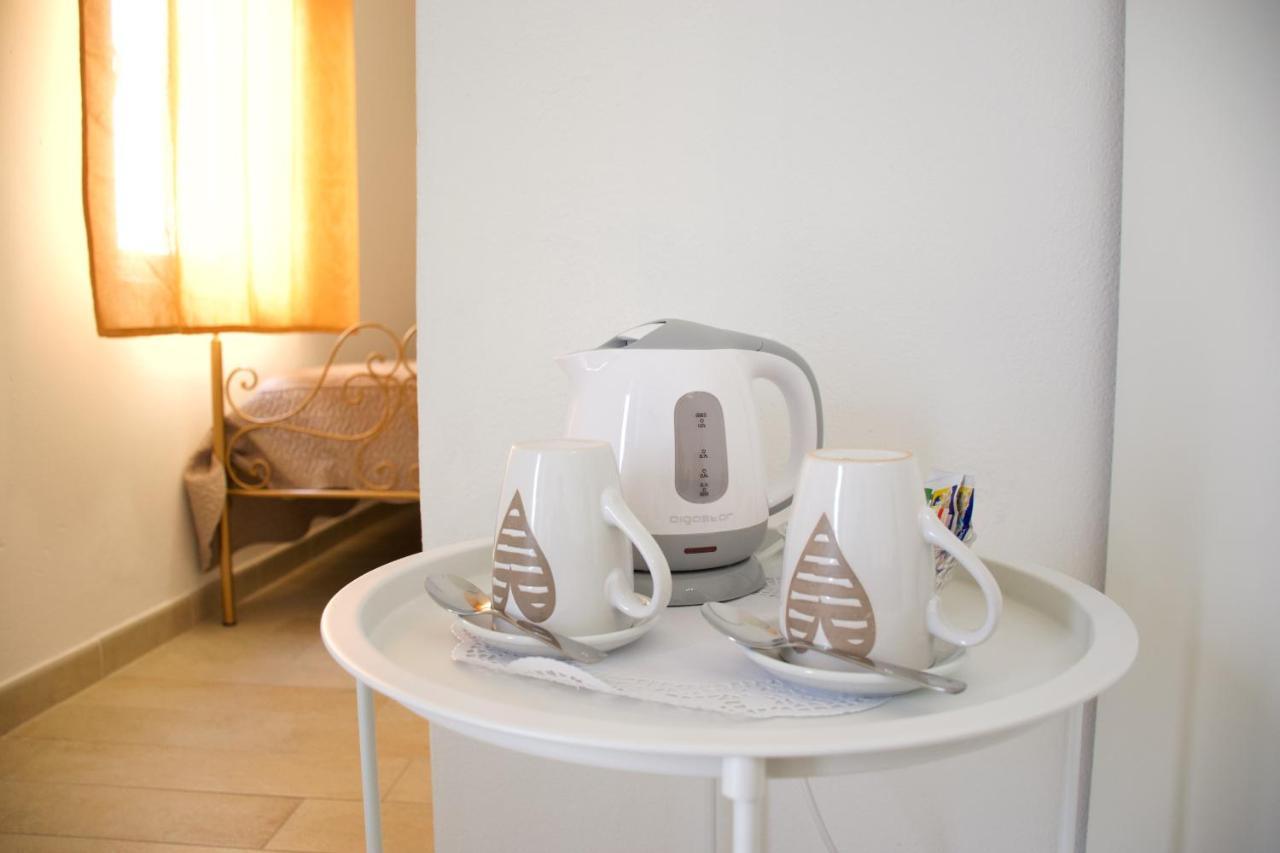 Bnb Le Janas Bed and Breakfast Càbras Esterno foto